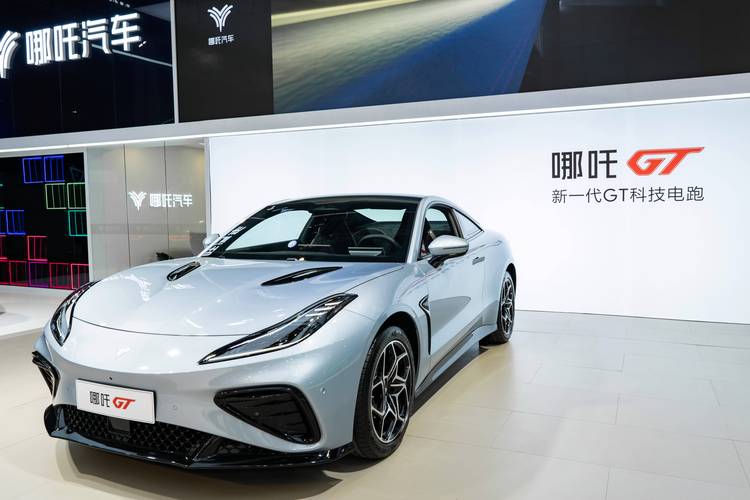 惠州211哪吒汽车在智能汽车领域的表现，领途汽车在新能源汽车市场中的影响力